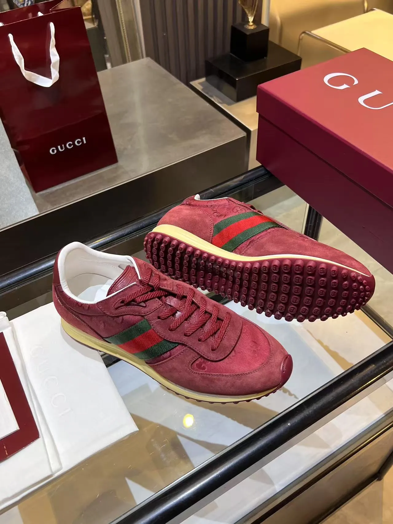Men's Men's Shoes 💰620💰 Gucci Gucci Top Version Latest Catwalk Style Re-Motion Series Thick-soled Casual Sneakers Original Purchased, Developed and Made. This sneaker has a detachable and adjustable ankle strap, adding a dynamic item to the 2025 spring and summer series. The light and flexible outsole has been specially treated and is filled with a strong retro style. Exquisite packaging at the delivery counter 🛍📦 ▪️Fabrics: Original custom imported first-layer cowhide ▪️Inner lining: Original custom-made breathable mesh ▪️Sole: Original molded TPU material ▪️Sole thickness: 3.5CM ▪️Size: 39-44 (customized at 38.45.46)